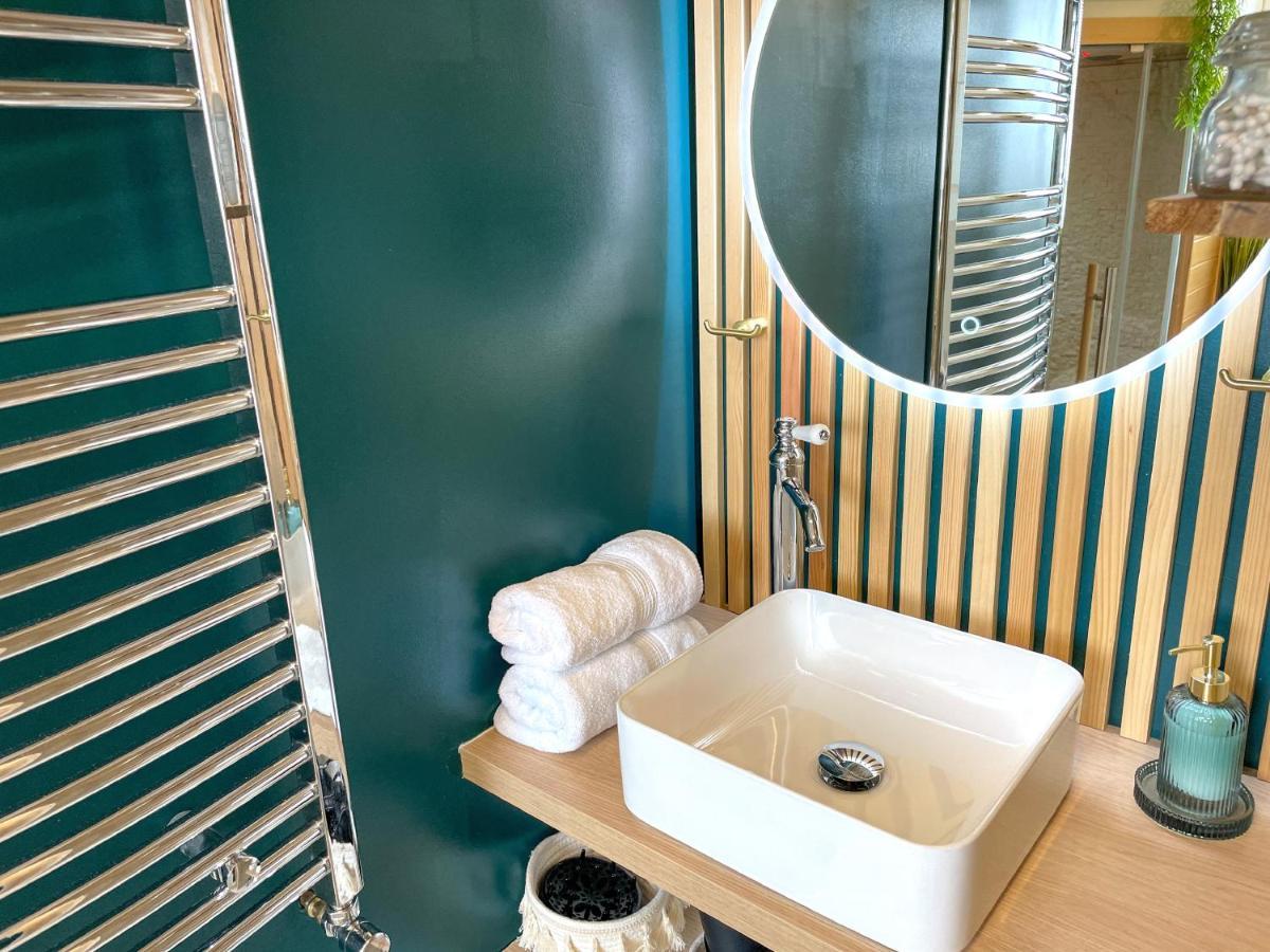 Votre Escale Boule D Or Sauna & Spa นีออร์ ภายนอก รูปภาพ