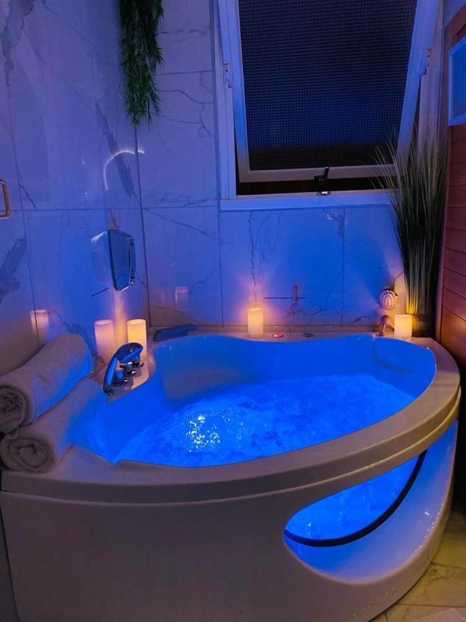 Votre Escale Boule D Or Sauna & Spa นีออร์ ภายนอก รูปภาพ