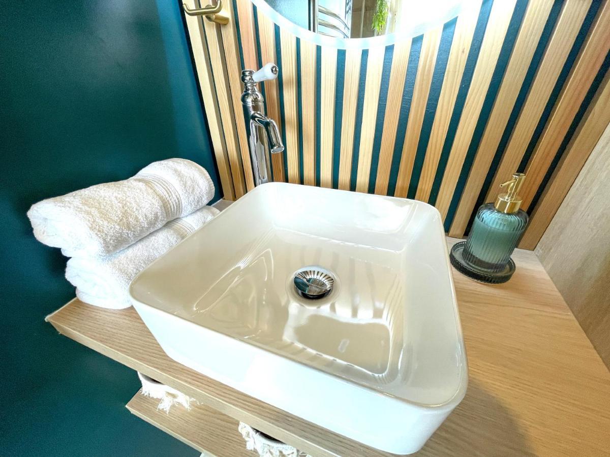 Votre Escale Boule D Or Sauna & Spa นีออร์ ภายนอก รูปภาพ