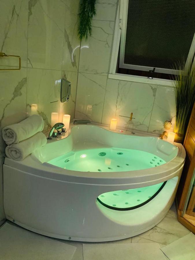 Votre Escale Boule D Or Sauna & Spa นีออร์ ภายนอก รูปภาพ