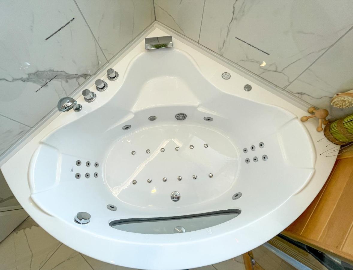 Votre Escale Boule D Or Sauna & Spa นีออร์ ภายนอก รูปภาพ